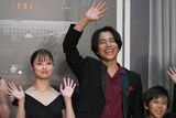 「禁じられた遊び」完成披露の様子。左から橋本環奈、重岡大毅、正垣湊都。