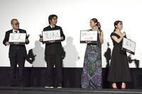 「よみがえらせたいものは？」の回答を確認し合う登壇者たち。