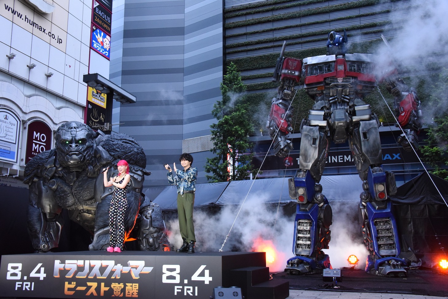 「トランスフォーマー／ビースト覚醒」等身大立像お披露目イベントの様子。