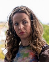 リズ・フィッツギボン演じるニコラ。