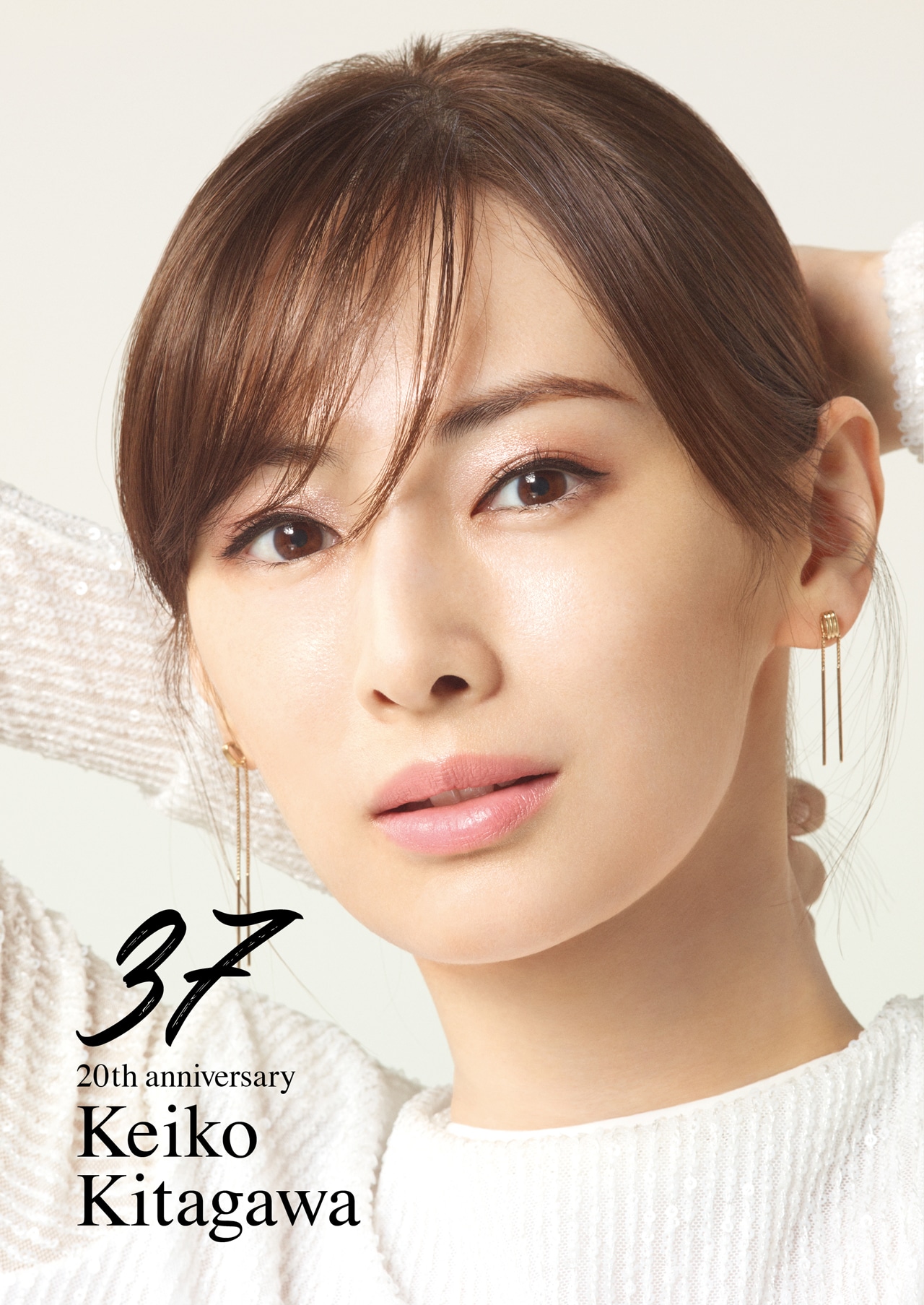 「『37』20th anniversary」楽天ブックス限定版の表紙ビジュアル。
