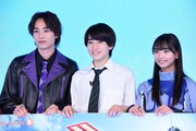 左から藤林泰也、本島純政、松本麗世。