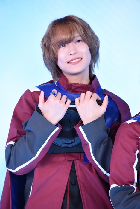 鶴原錆丸役の富園力也。