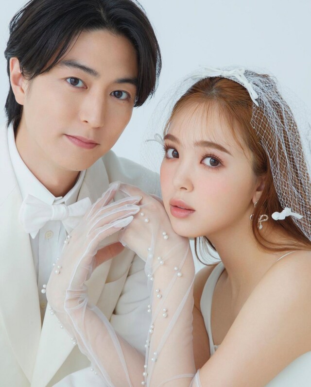 稲葉友（左）と藤田ニコル（右）が結婚報告に伴い掲載した2ショット。稲葉友の公式Instagram（@lespros_inaba0112）より引用。