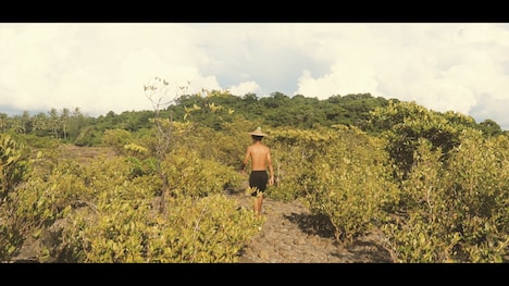 「鳥が飛び立つとき」場面写真