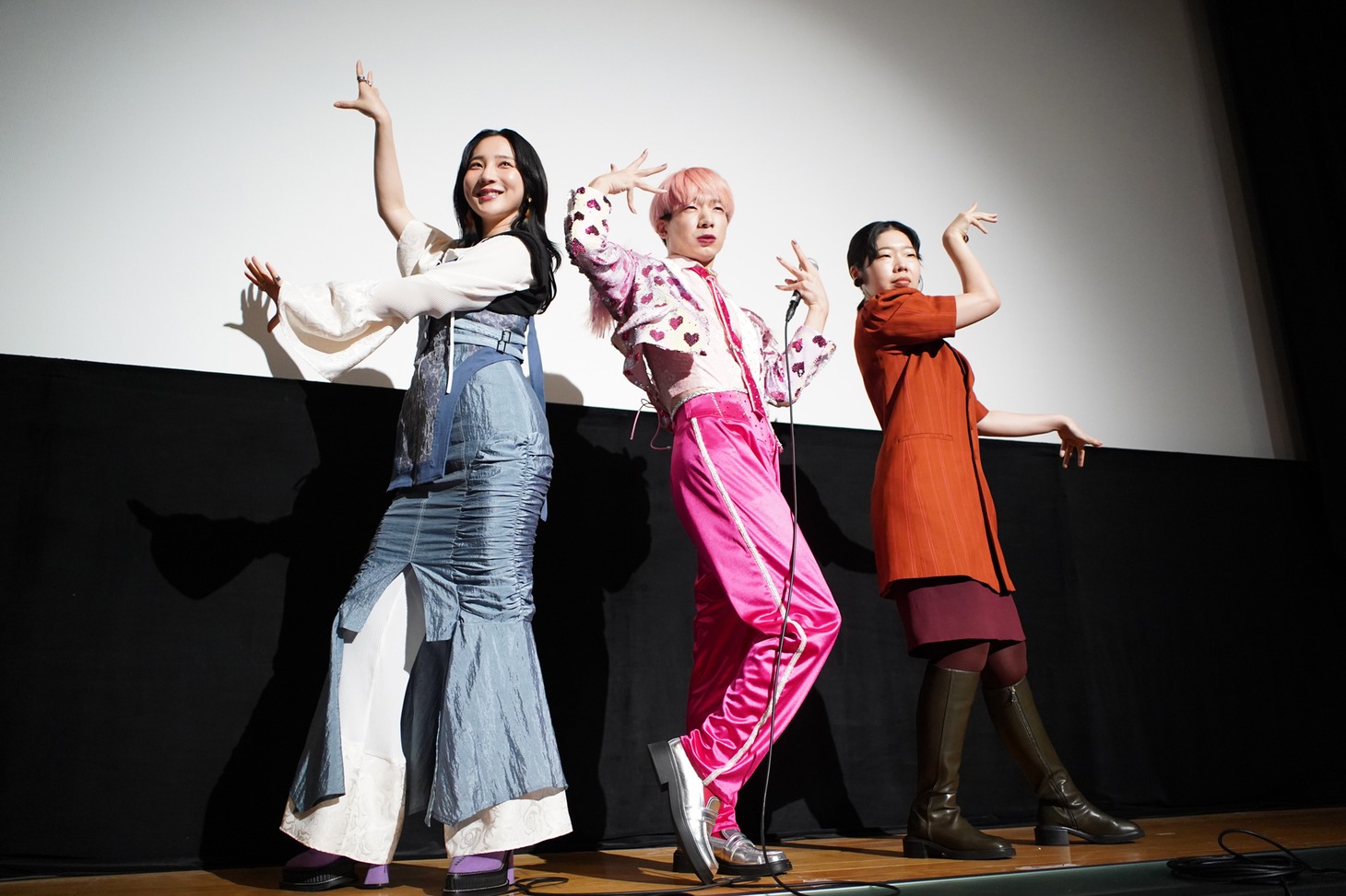 左からファーストサマーウイカ、ゆっきゅん、うらじぬの。