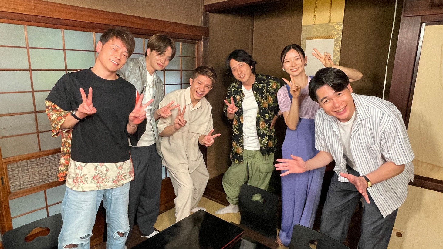 「ニノさんとあそぼ」より、左から陣内智則、菊池風磨、岸優太、二宮和也、朝日奈央、吉村崇。