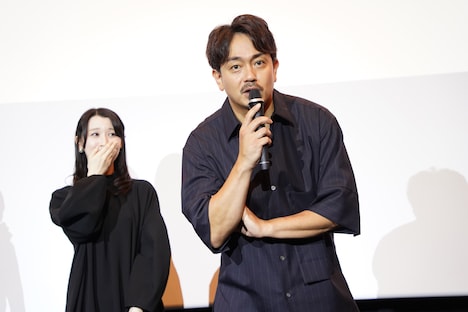 「誤解ですよ」とマスコミに呼びかける青柳翔。