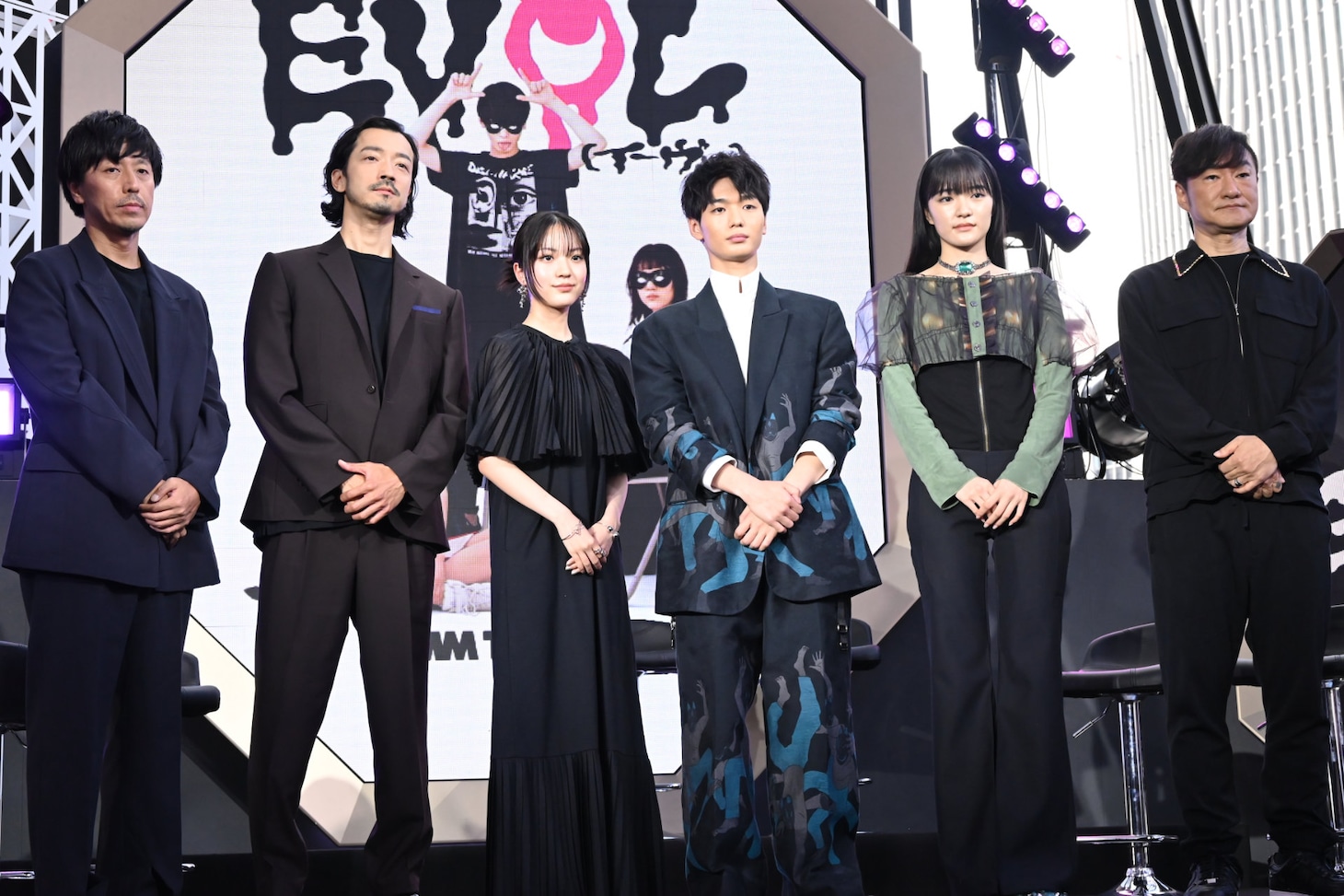 「#DMM TV まつり ～Original Content Lineup～」の様子。左から山岸聖太、金子ノブアキ、伊礼姫奈、青木柚、服部樹咲、カネコアツシ。