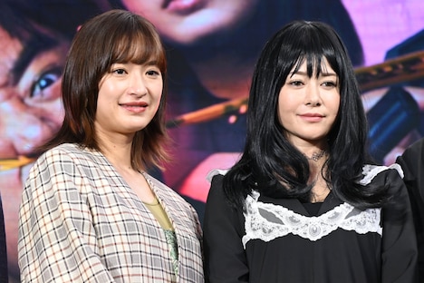 左から門脇麦、真木よう子。