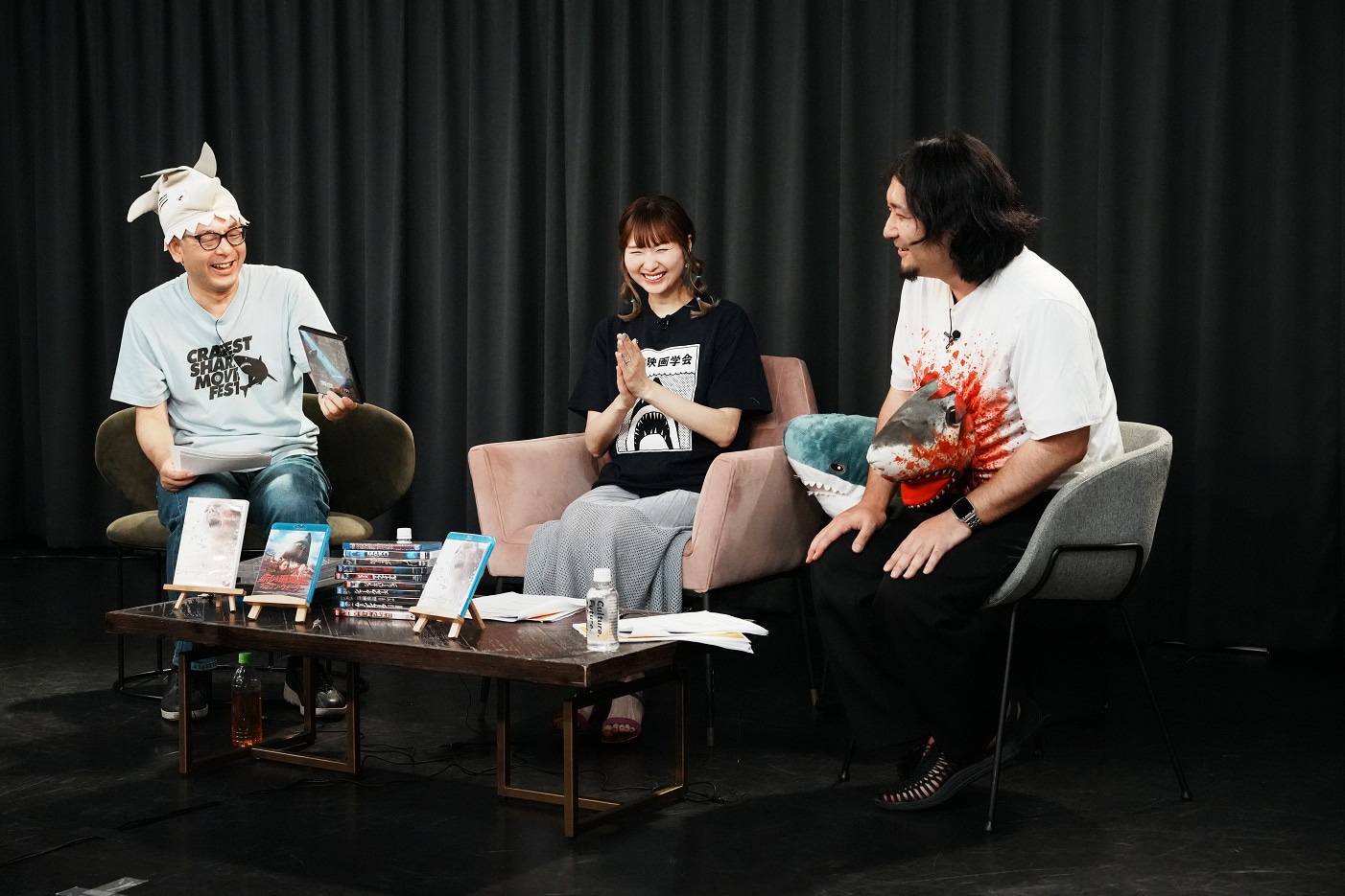 左から中野ダンキチ、戸松遥、サメ映画ルーキー。