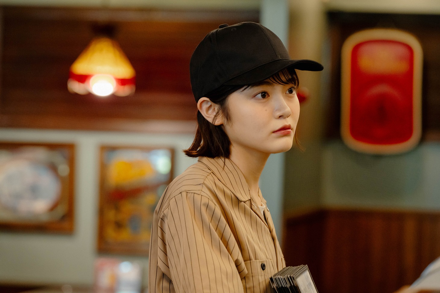 「このハンバーガー、ピクルス忘れてる。」場面写真