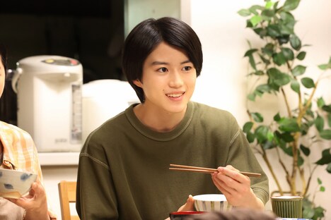 「視えない来客」より、奥智哉演じるセントチヒロ・チッチの弟。