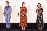 左から白岩瑠姫、久間田琳加、鶴田真由。