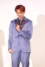 笑うのを我慢しきれない白岩瑠姫。