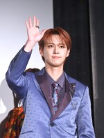 JAMに手を振る白岩瑠姫。