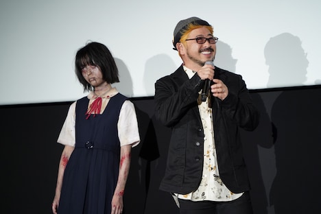 左から高谷さな、清水崇。