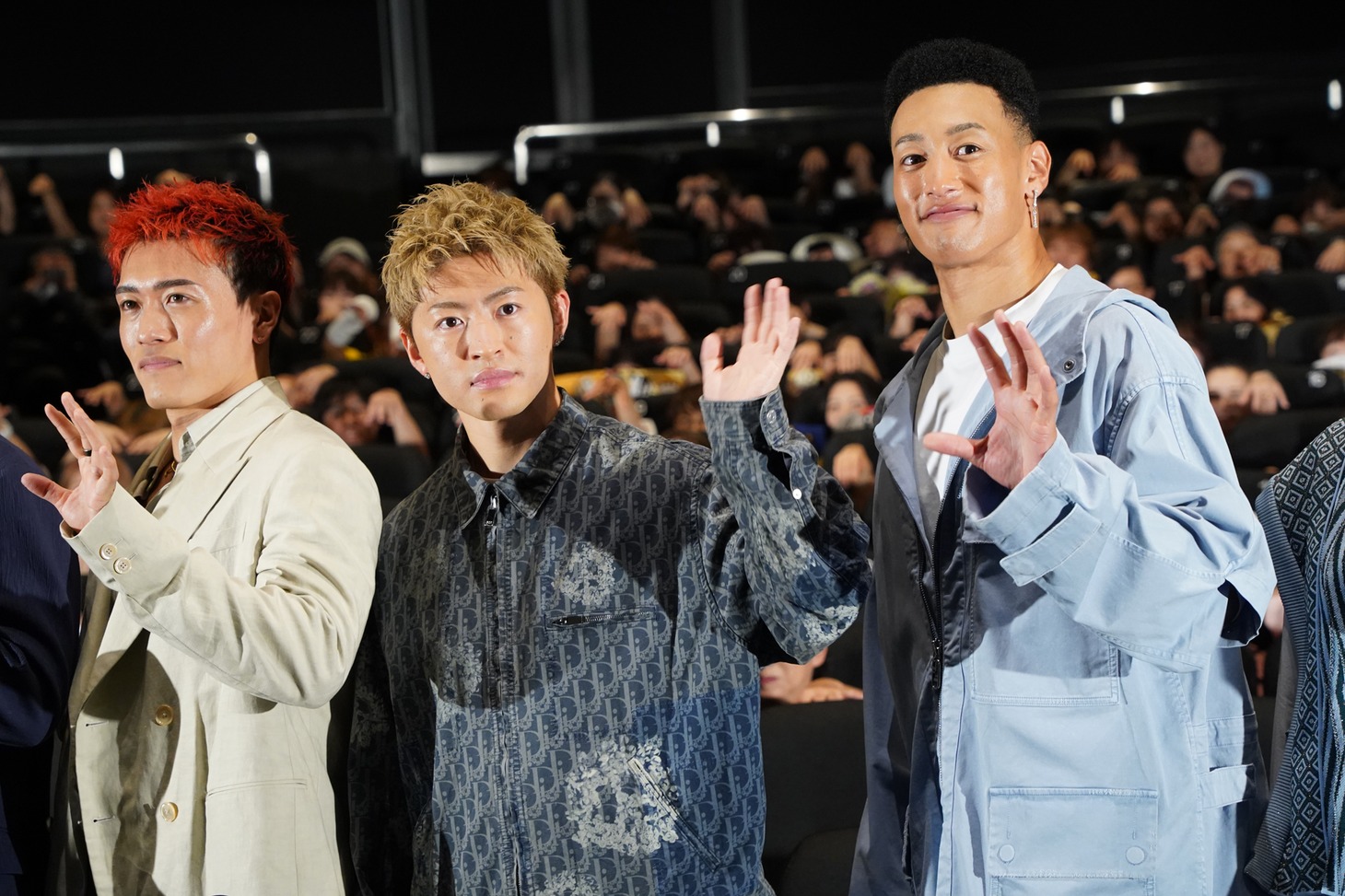 左から中務裕太、佐野玲於、関口メンディー。