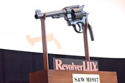 「S&W M1917リボルバー」をモチーフとした巨大模型。