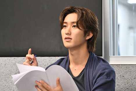 声優レッスンに臨む橋本涼。