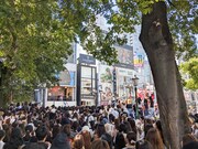 「『禁じられた遊び』プレミアイベントin 大阪・アメ村」の様子。