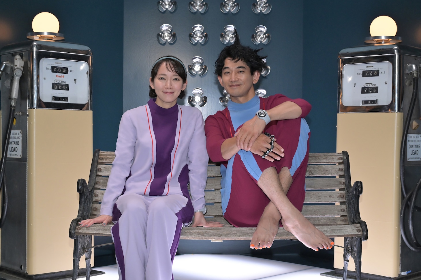 左から常盤廻を演じる吉岡里帆、井浦翔を演じる永山瑛太。