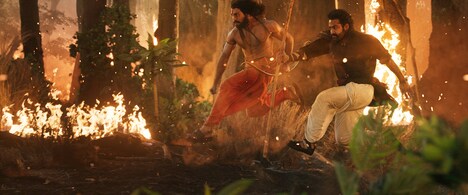 「RRR」場面写真 (c)2021 DVV ENTERTAINMENTS LLP.ALL RIGHTS RESERVED.