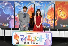「マイ・エレメント」公開御礼舞台挨拶にて、左から玉森裕太、川口春奈。