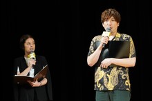 MCを務めた奥浜レイラ（左）とりんたろー。（右）。