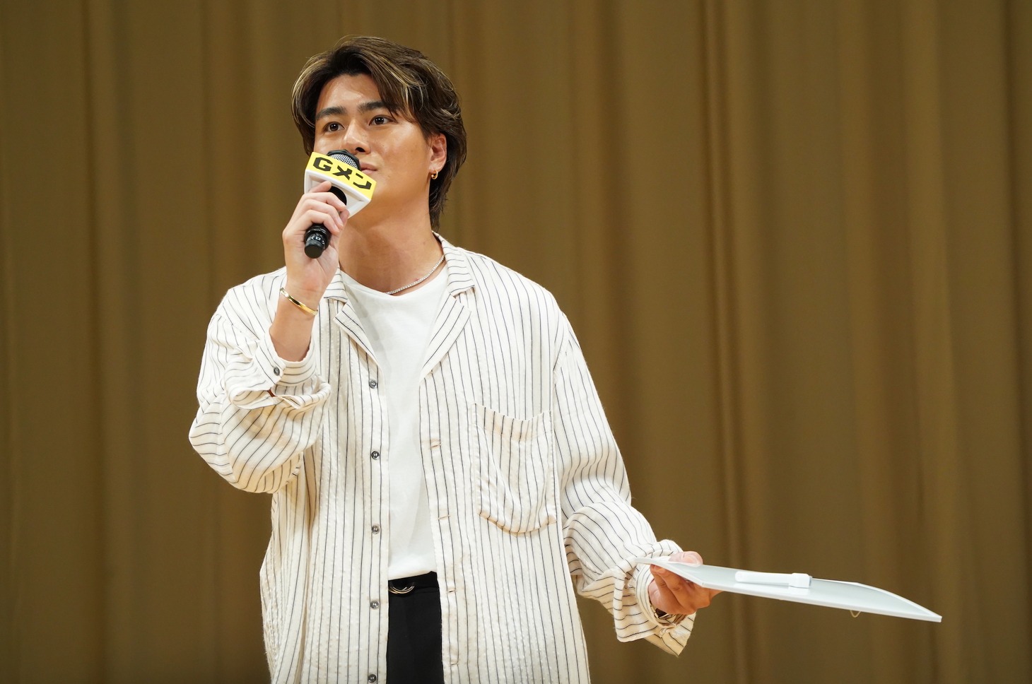 漫談風に“大爆笑エピソード”を話した森本慎太郎。