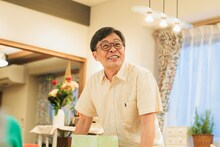 光石研演じる向井隆。