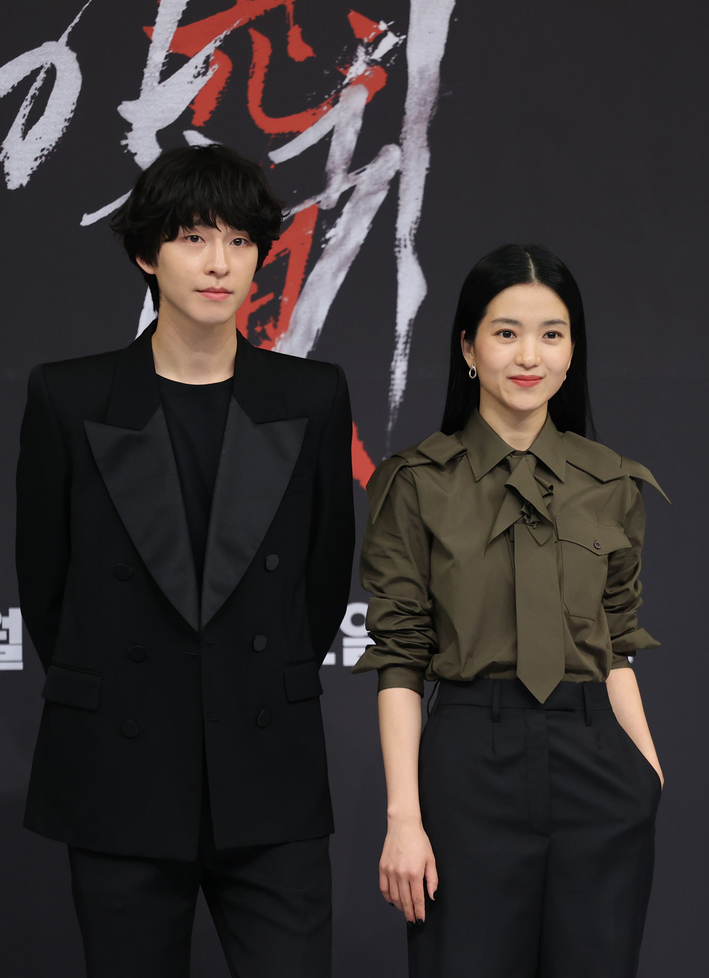 左からホン・ギョン、キム・テリ。（写真提供：Yonhap News / YNA / Newscom / ゼータ イメージ）