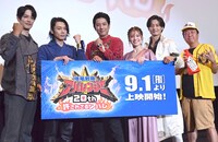 「爆竜戦隊アバレンジャー20th 許されざるアバレ」完成披露舞台挨拶の様子。