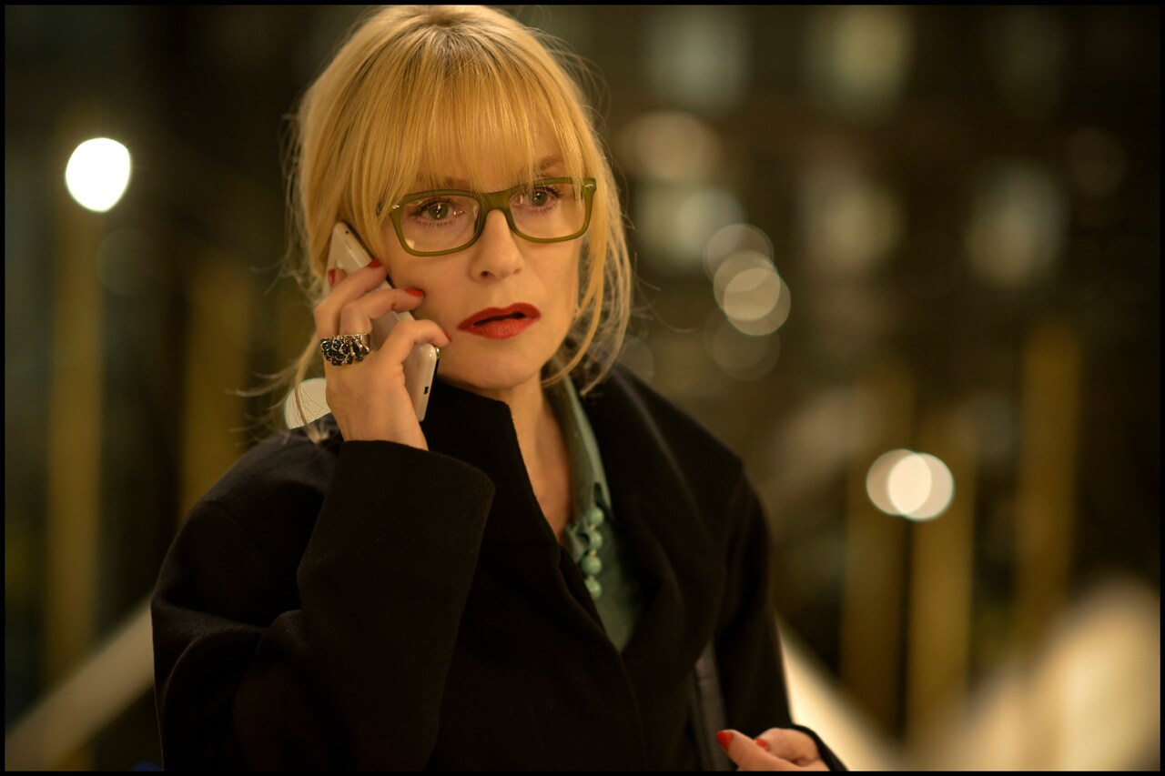 権力に立ち向かうイザベル・ユペールが襲撃される「私はモーリーン・カーニー」予告