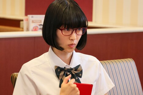 片山友希演じるリリ子。