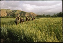 「鉛筆と銃 長倉洋海の眸」場面写真