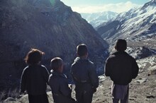 「鉛筆と銃 長倉洋海の眸」場面写真