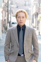 音尾琢真が演じる窪。