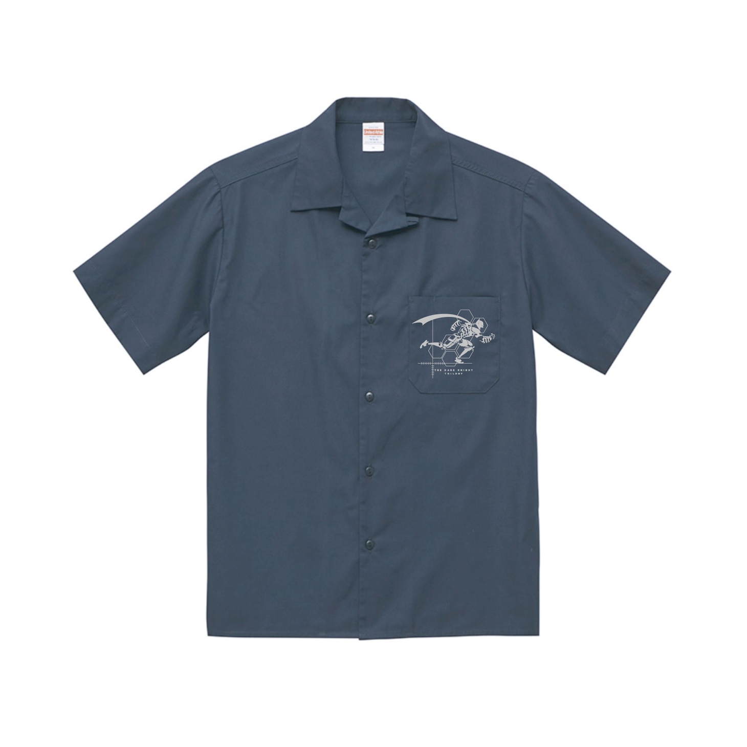 ポップアップストアで販売される襟付きシャツ（税込7700円）。