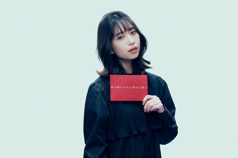 麻倉雅美役の森川葵。