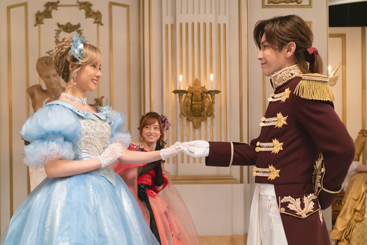 岩田剛典がダンスに誘う、橋本環奈ら出演の「赤ずきん、旅の途中で死体と出会う。」新写真