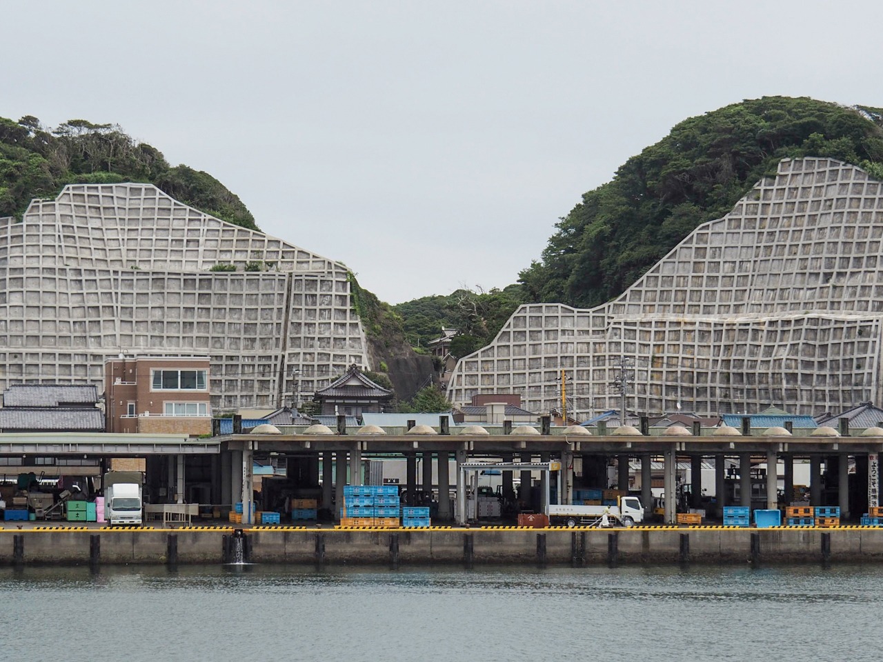 「日常の絶景 知ってる街の、知らない見方」より、砂防。（撮影：八馬智）