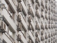 「日常の絶景 知ってる街の、知らない見方」より、室外機。（撮影：八馬智）