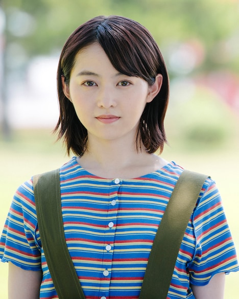 町村景を演じる伊藤万理華。