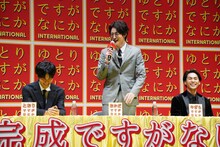 左から松坂桃李、岡田将生、柳楽優弥。