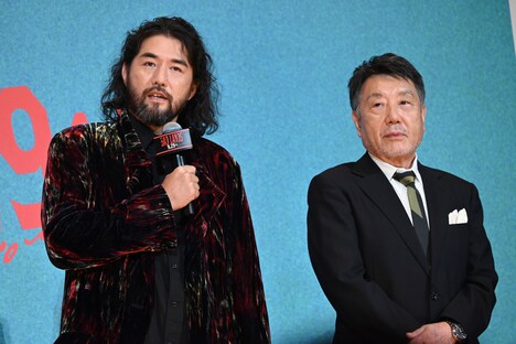 左から吉原光夫、原田眞人。