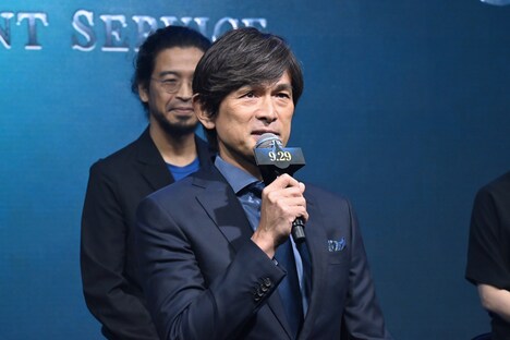 江口洋介（手前）