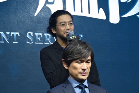 吉野耕平（奥）