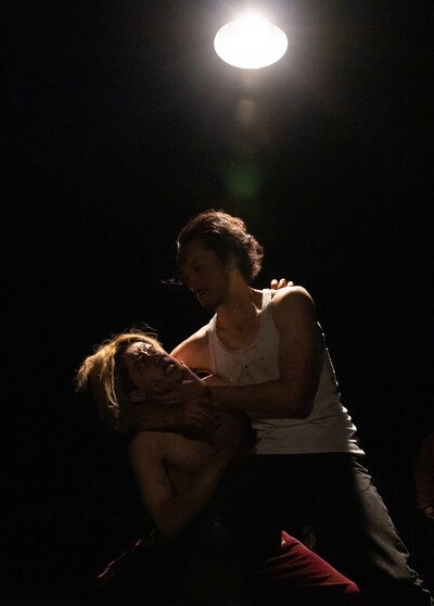 「生きない」場面写真