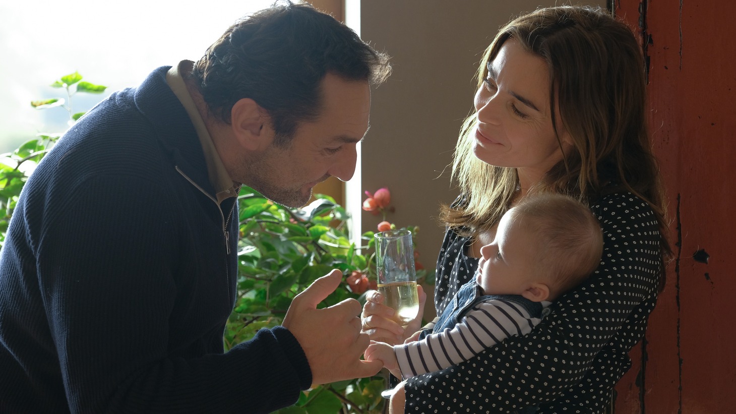 「イン・セイフ・ハンズ」場面写真 (c) 2018 TRÉSOR FILMS - CHI-FOU-MI PRODUCTIONS - STUDIOCANAL - FRANCE 3 CINÉMA - ARTÉMIS PRODUCTIONS